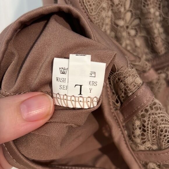 BROWN CROPPED LACE TANK TOP SIZE LARGE - Picture 3 of 5